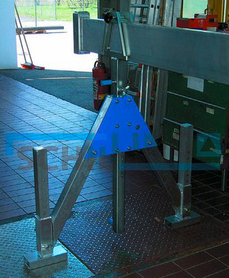 Ein SCHILLING Portalkran wird in einer Kfz-Werkstatt verwendet.