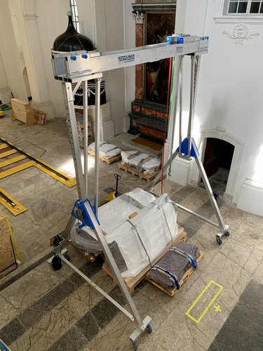 Extra hoher Aluminium-Portalkran für präzises Heben bei Kirchenrenovierungen