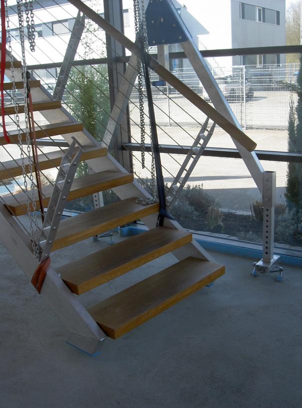 Treppe anheben mit Portalkran