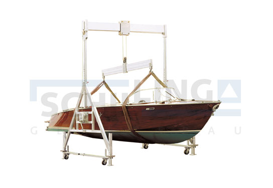 Специално изпълнение на алуминиев портален кран - Кран за лодки с алуминиева товароподемна траверса